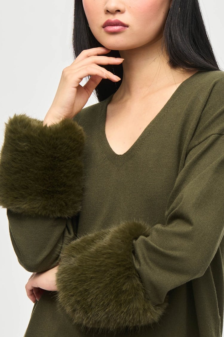V neck sweater with faux fur cuffs
