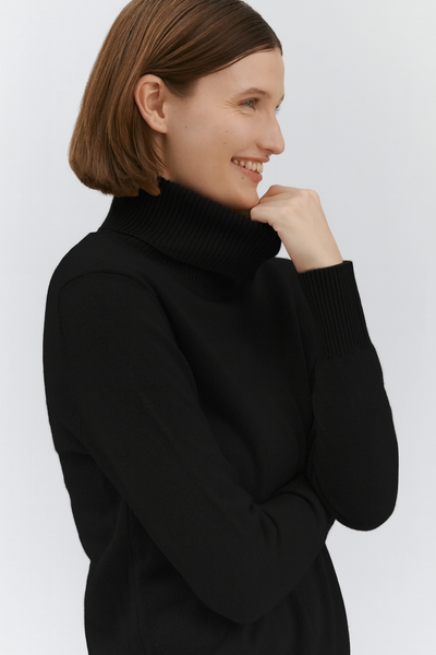 Laica cashmere roll neck jumper in black