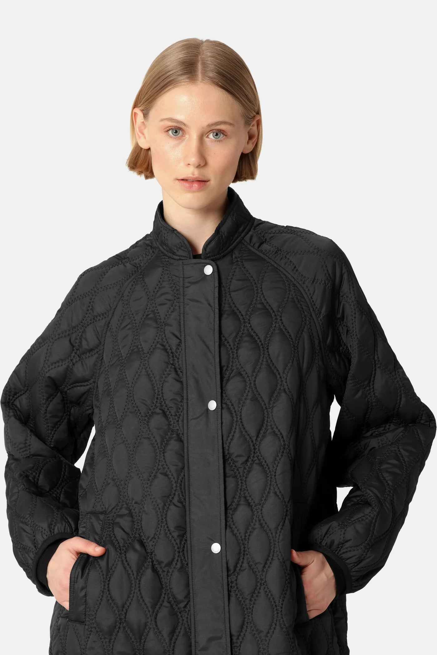Long quilt jacket in black