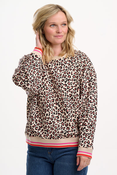 Eadie relalxed sweatshirt in stone leopard print