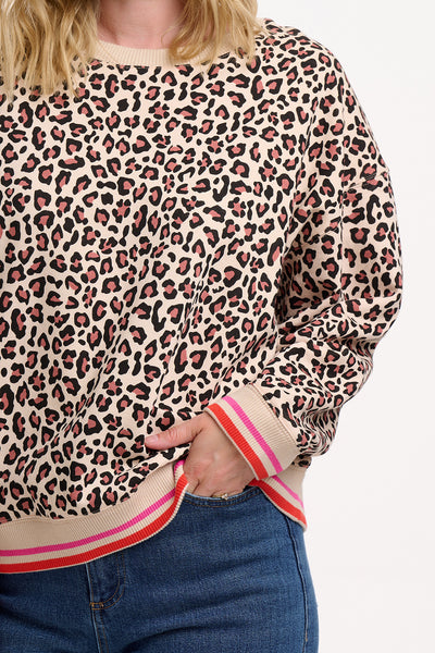Eadie relalxed sweatshirt in stone leopard print