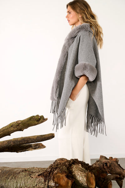 Poncho with faux fur in silver grey