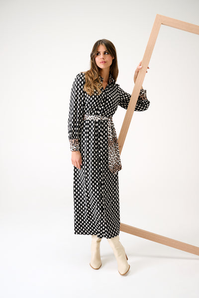 Monochrome shirt dress with leopard print belt