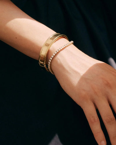 Frame bangle gold