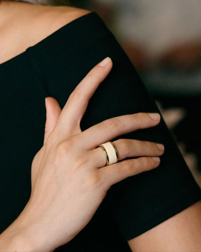 Frame Enamel ring gold off white