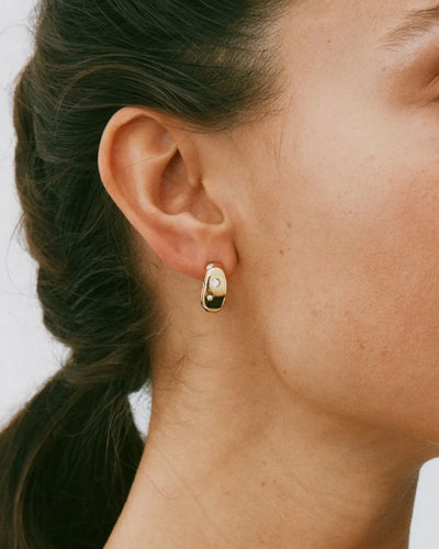 Selena hoops in gold
