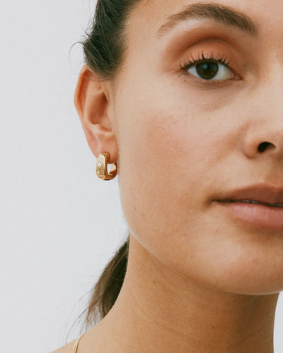 Selena hoops in gold