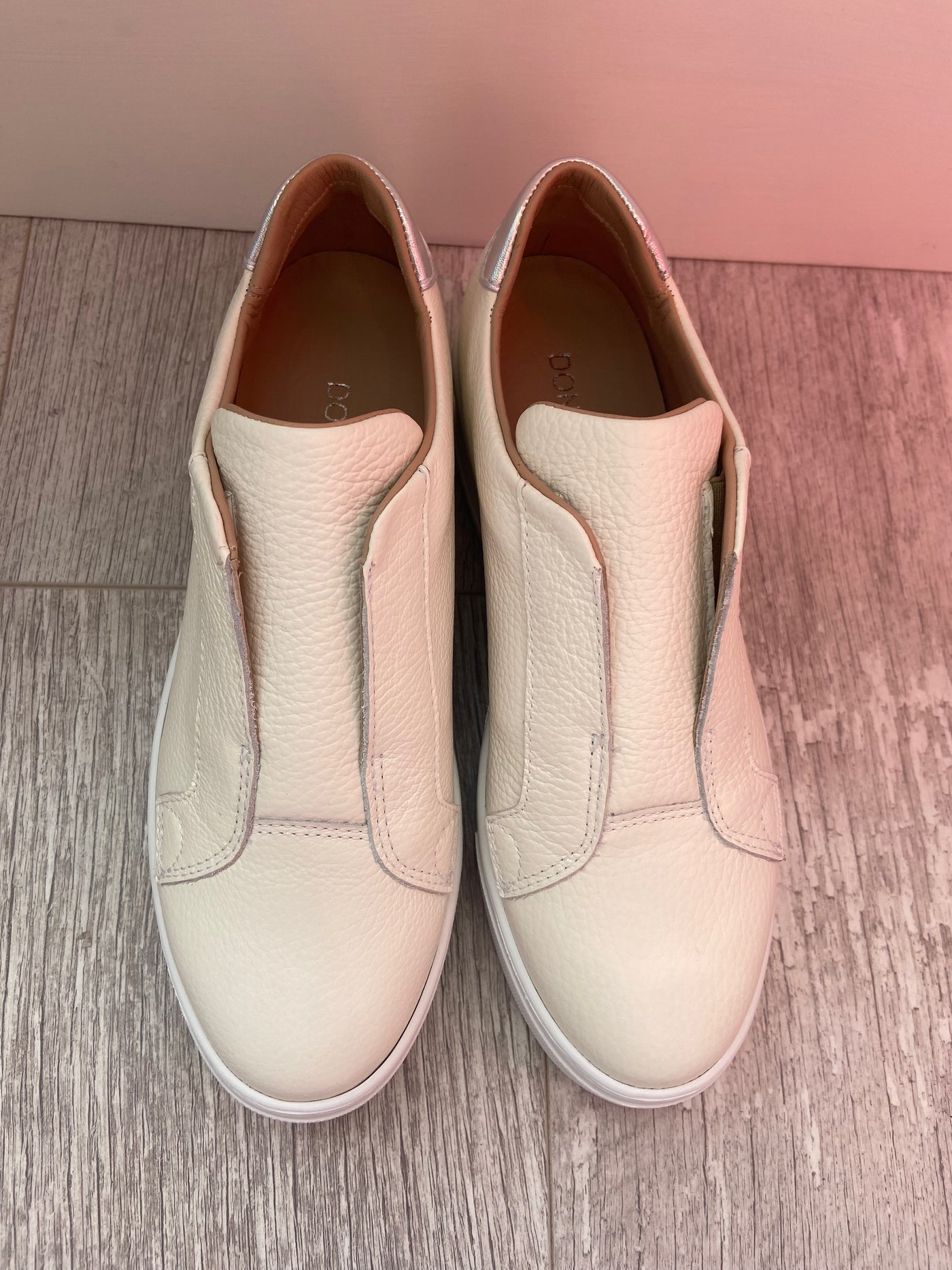 Slip on trainers in white