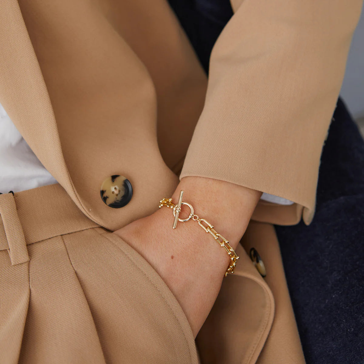 London gold T bar bracelet