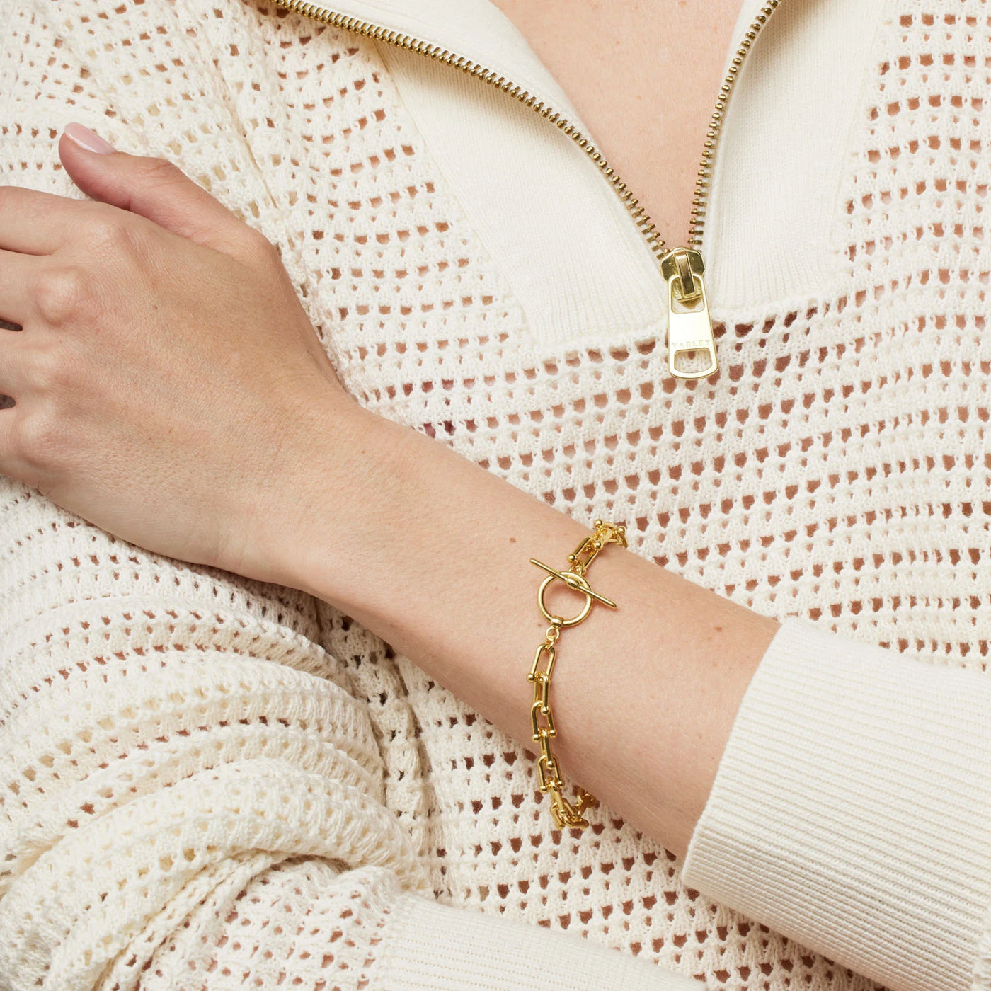 London gold T bar bracelet