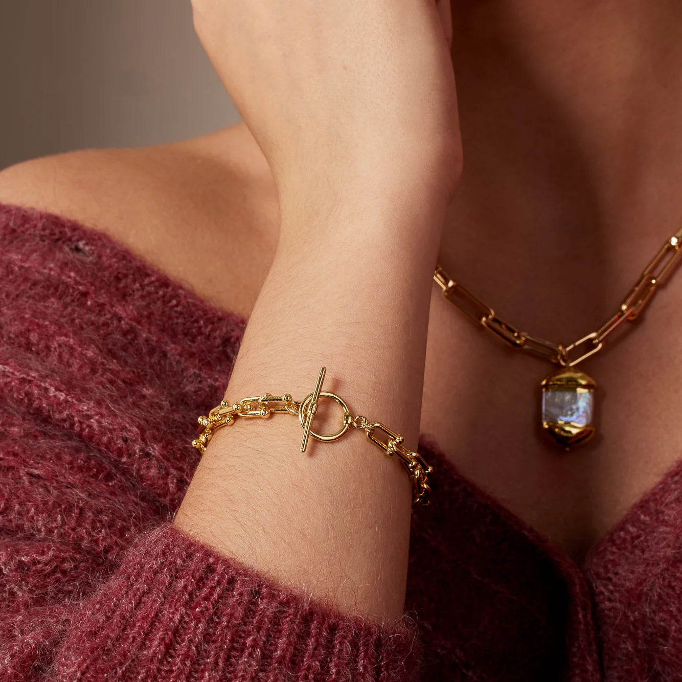 London gold T bar bracelet